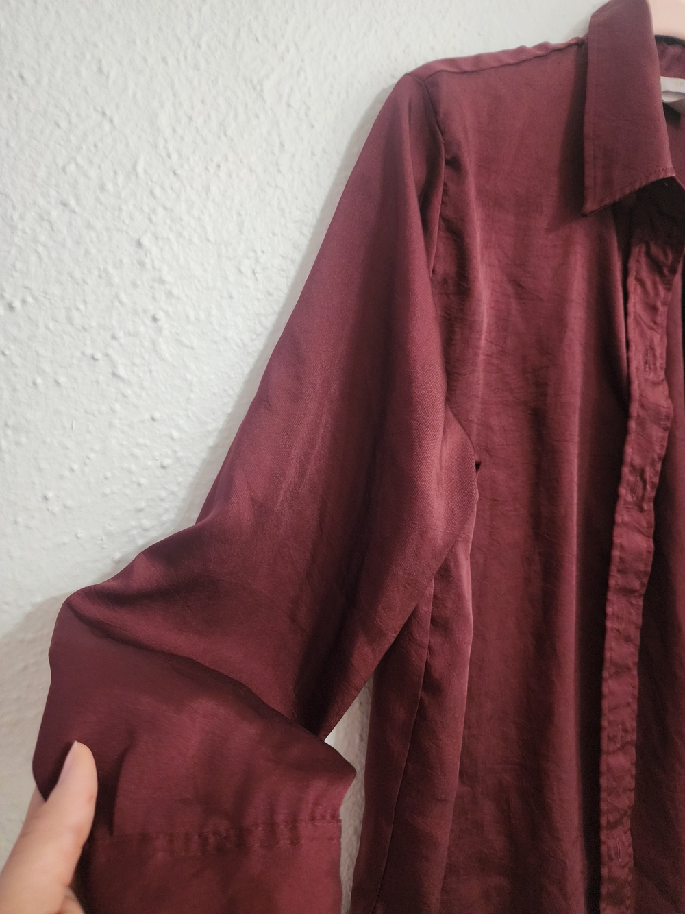 H&M Long-Sleeve Button-Down Shirt in Burgundy- Medium - Picture 3 of 9